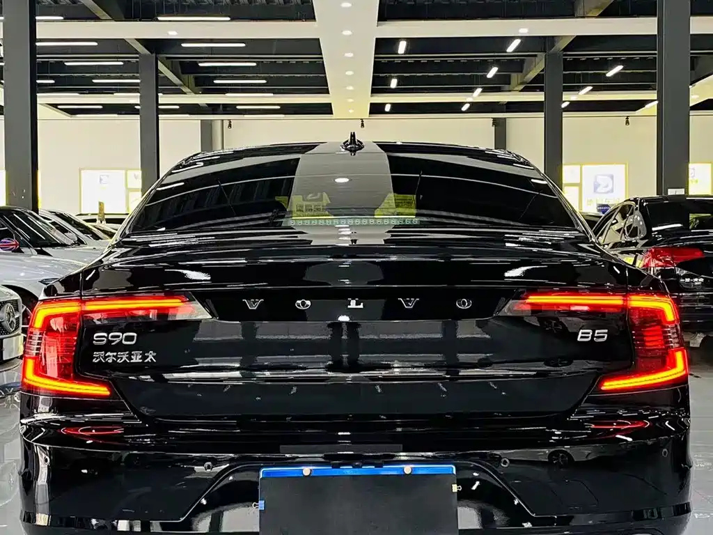 VOLVO S90 2021