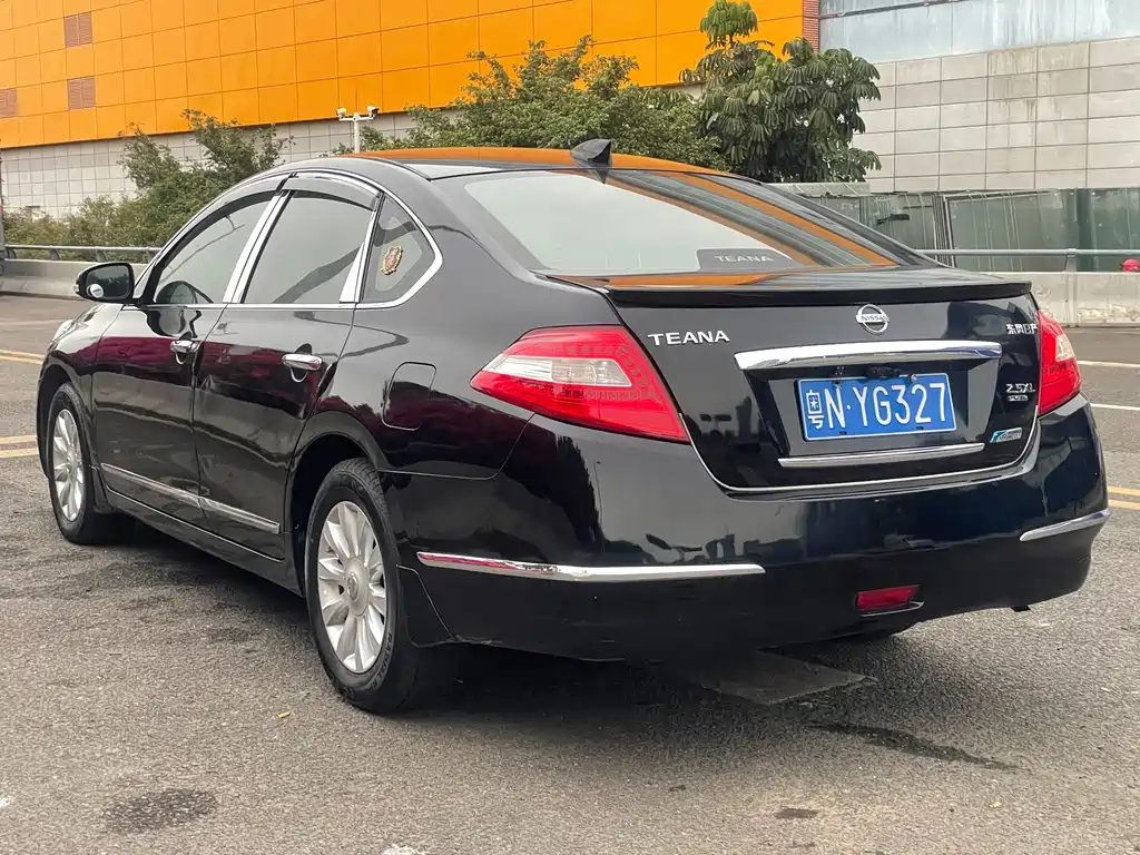 NISSAN TEANA 2010