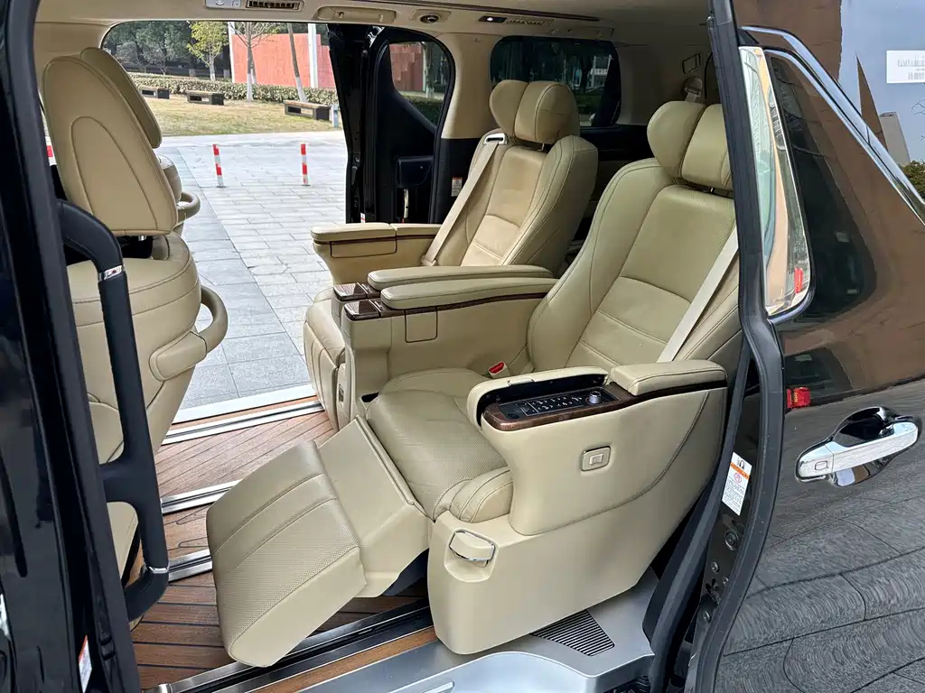 TOYOTA ALPHARD 2017