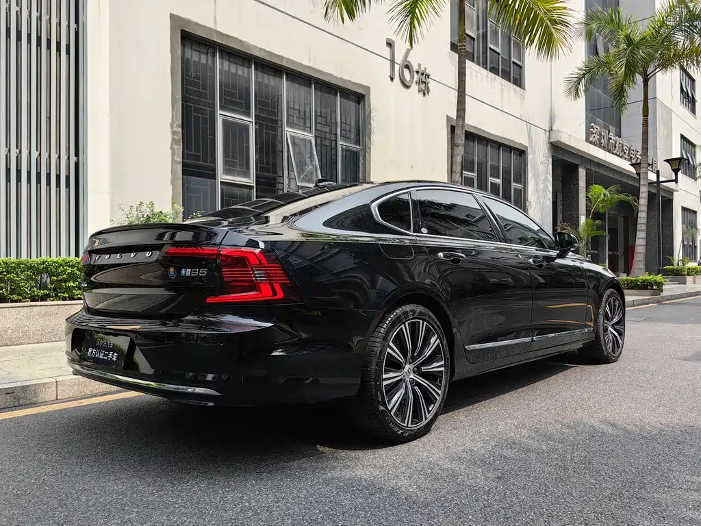 VOLVO S90 2022