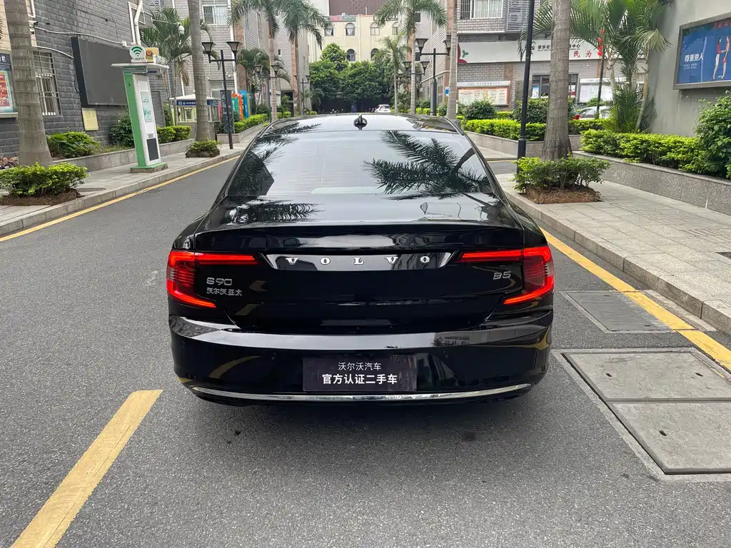 VOLVO S90 2022