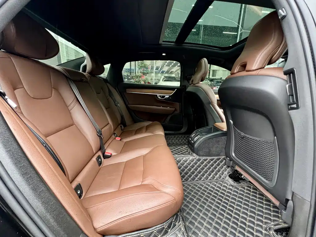 VOLVO S90 2022