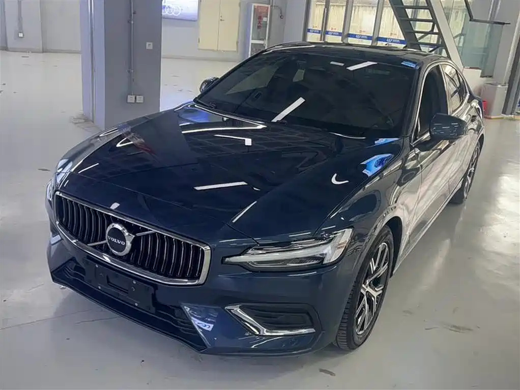 VOLVO S60 2023