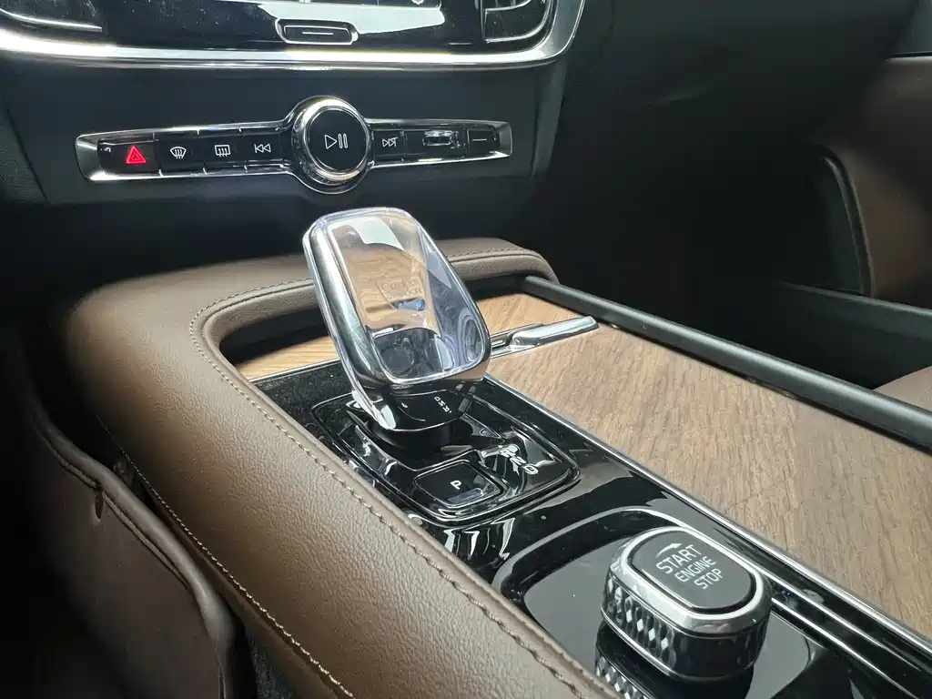 VOLVO S90 2024