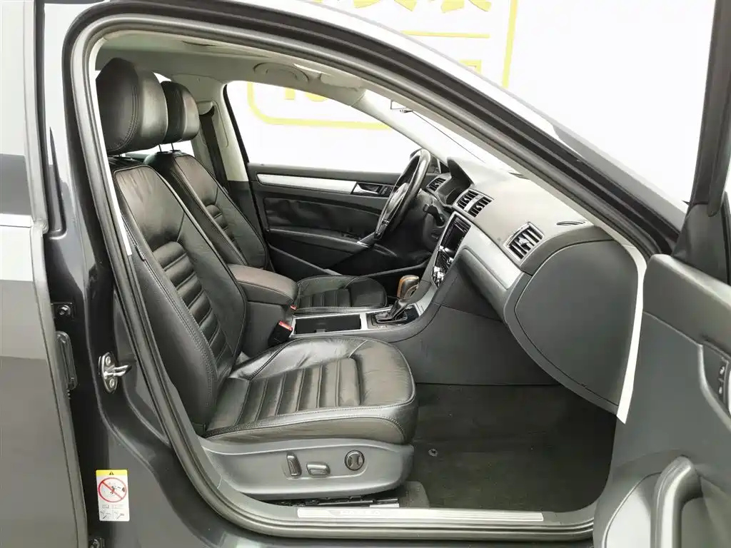 VOLKSWAGEN PASSAT 2014