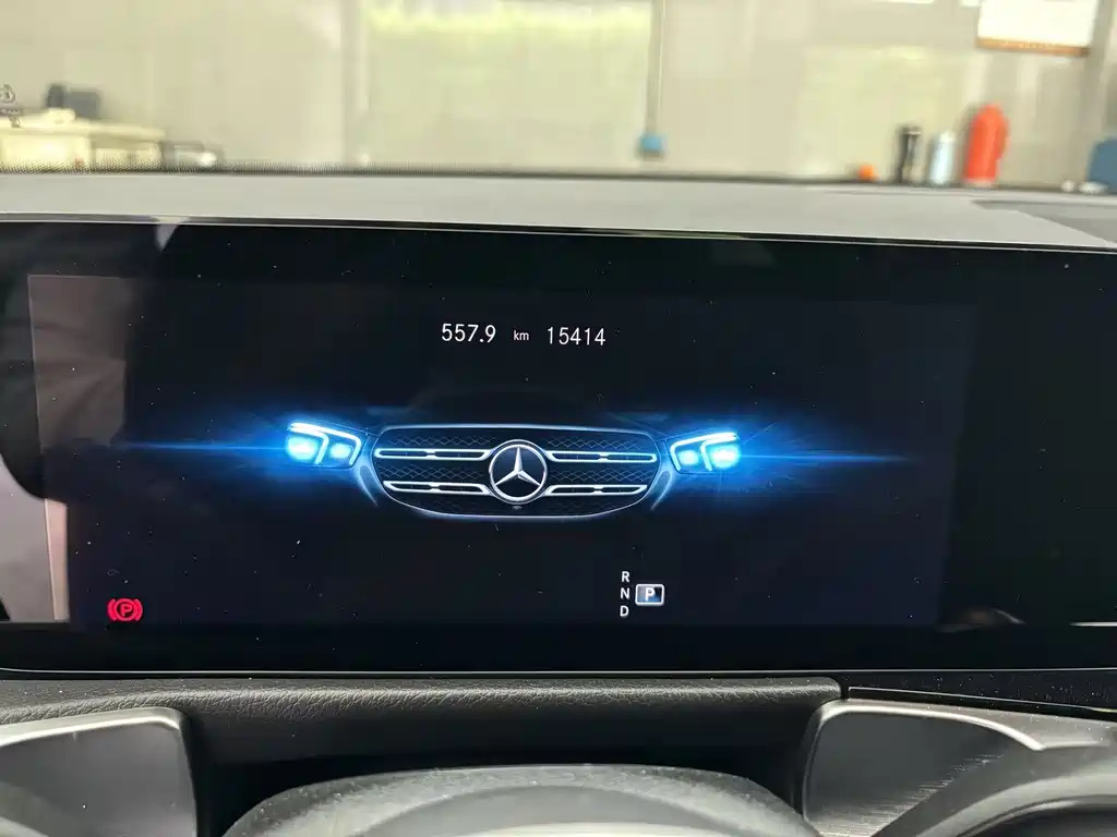 MERCEDES BENZ GLB 2023