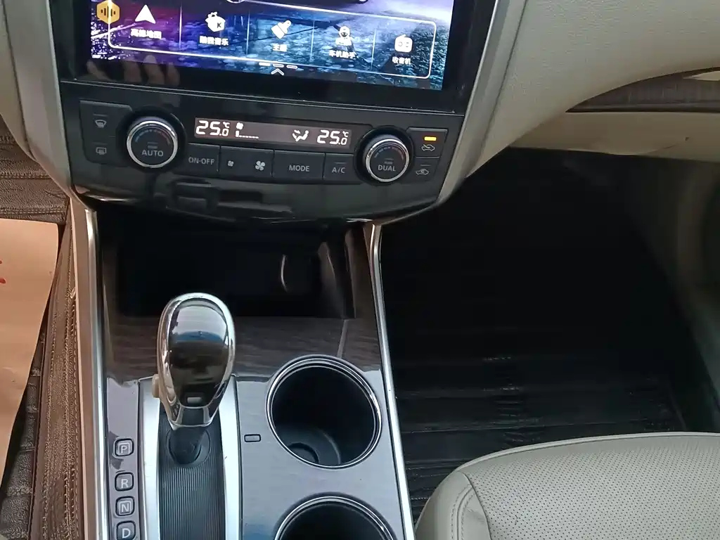 NISSAN TEANA 2016