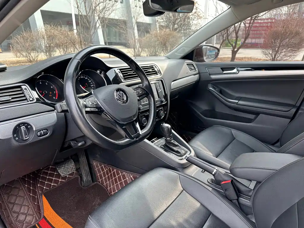 VOLKSWAGEN SAGITAR 2018