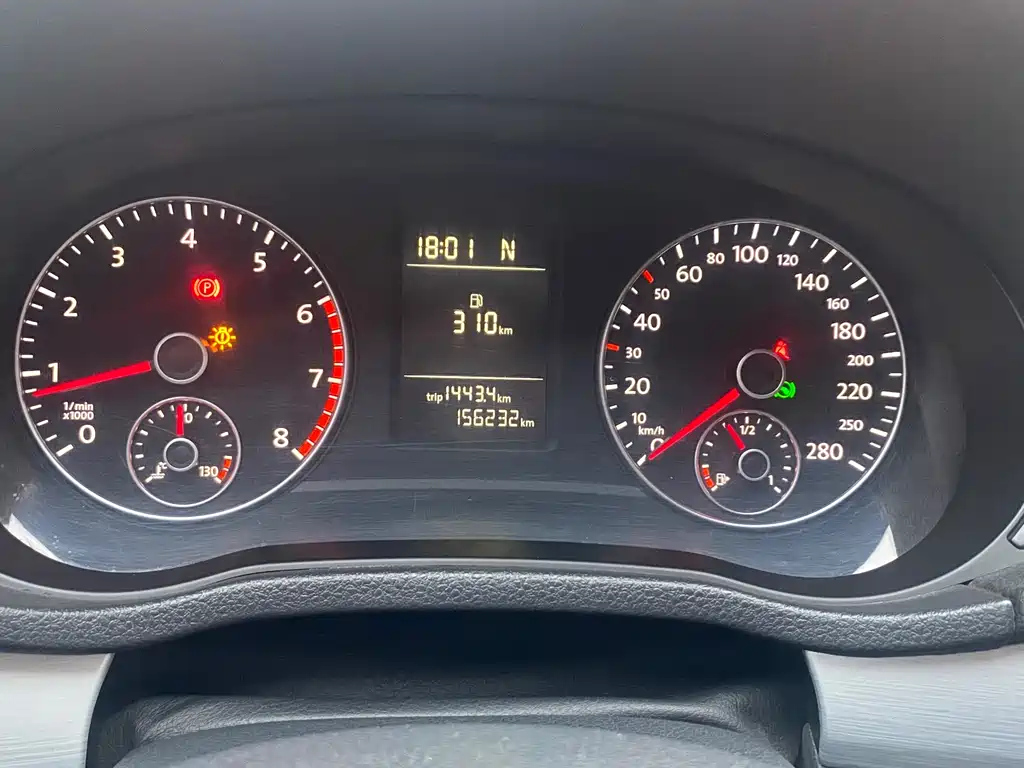 VOLKSWAGEN PASSAT 2014