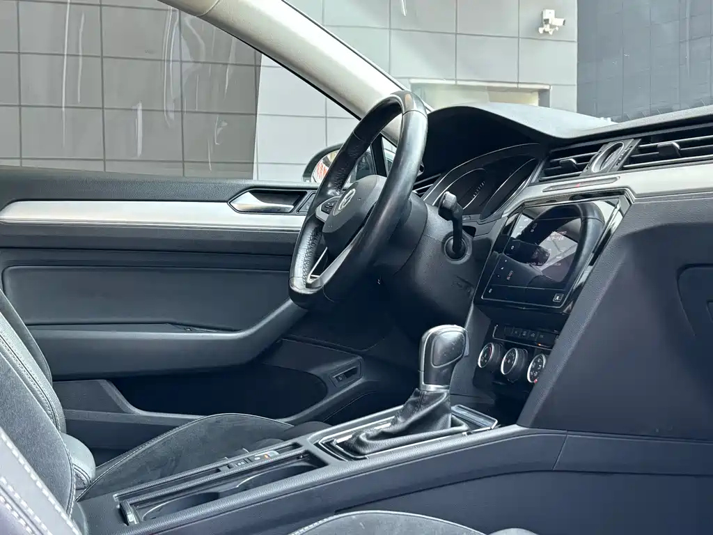 VOLKSWAGEN MAGOTAN 2021