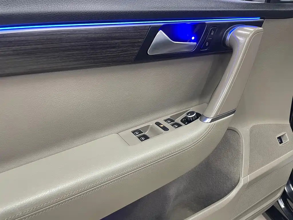 VOLKSWAGEN MAGOTAN 2014