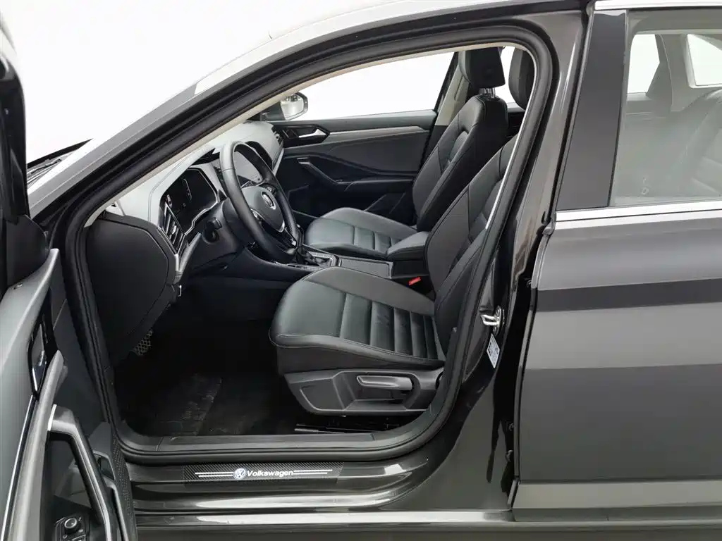 VOLKSWAGEN SAGITAR 2022