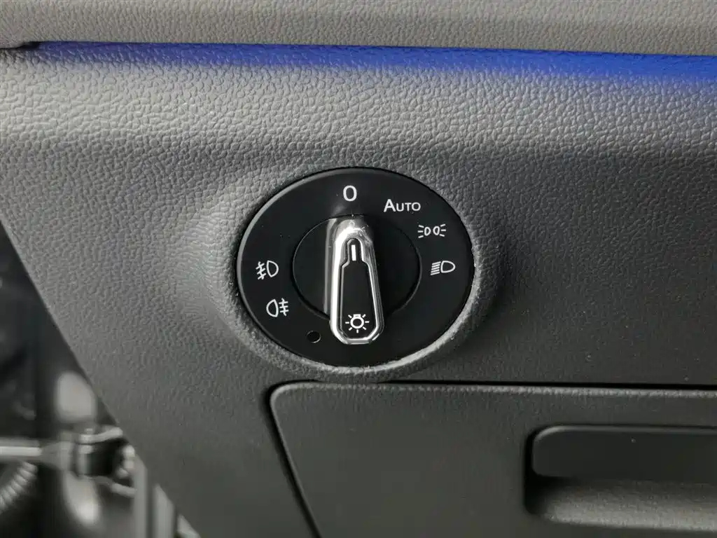 VOLKSWAGEN SAGITAR 2022