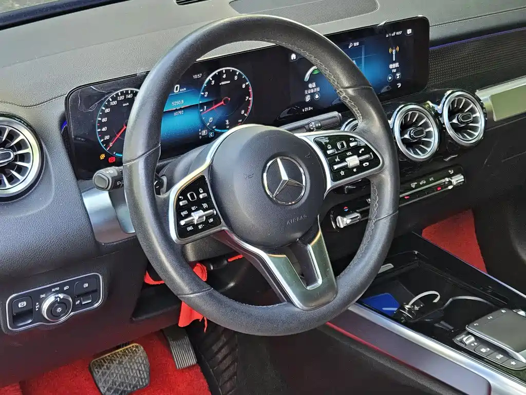 MERCEDES BENZ GLB 2021