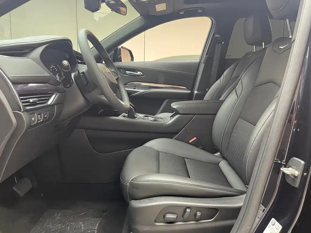 CADILLAC XT4 2021