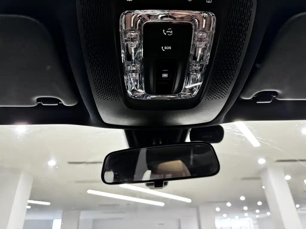 MERCEDES BENZ GLB 2023