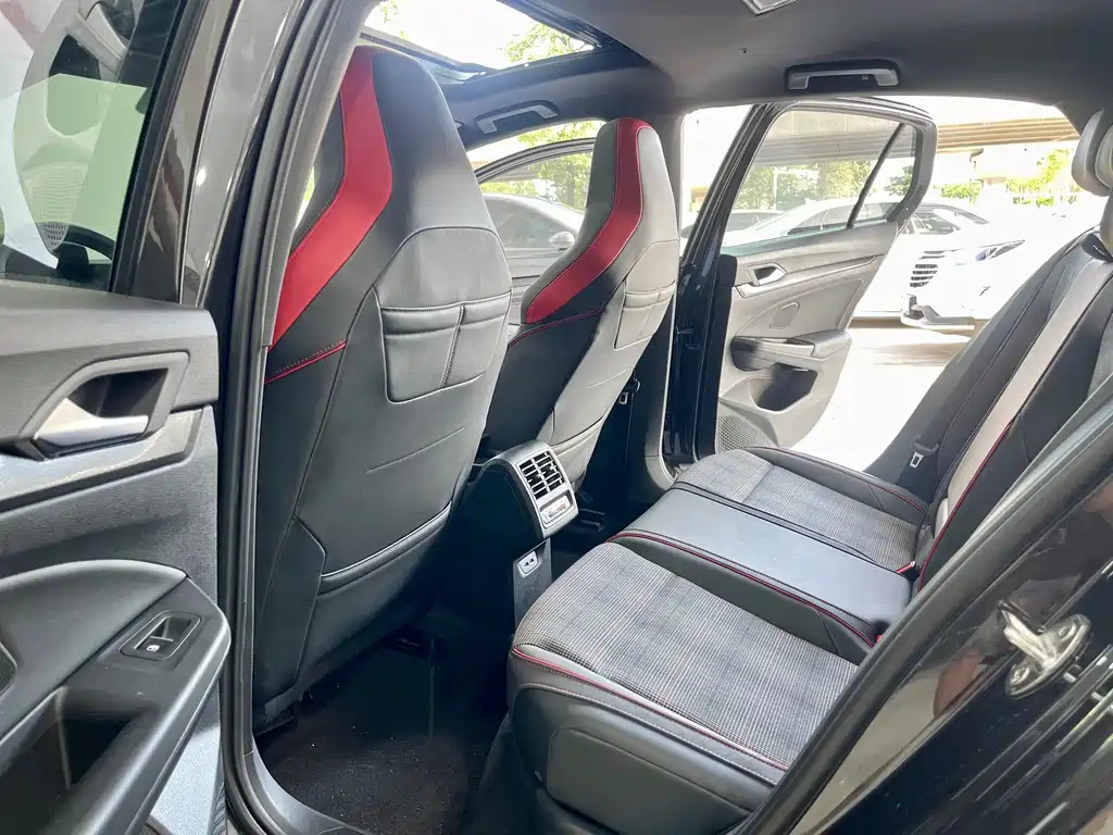 VOLKSWAGEN GOLF GTI 2021
