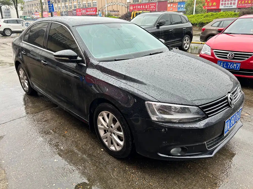 VOLKSWAGEN SAGITAR 2012