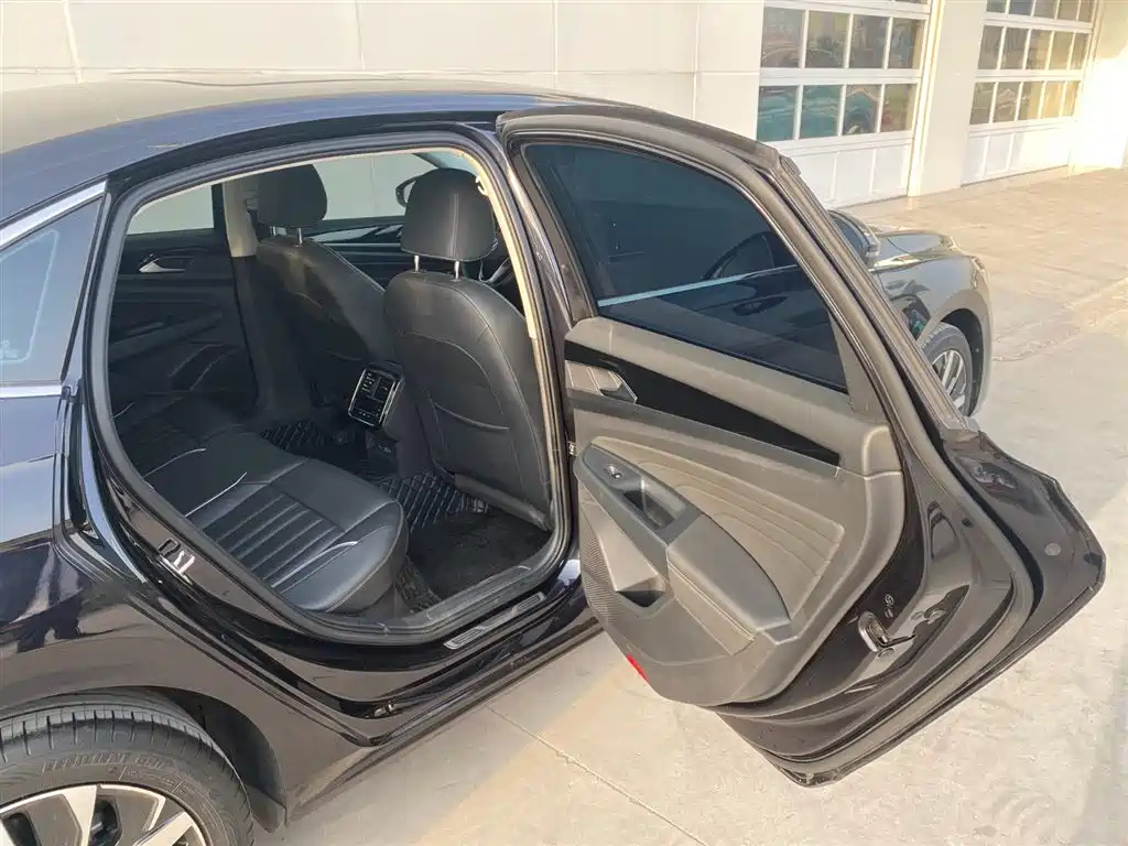 VOLKSWAGEN PASSAT 2022