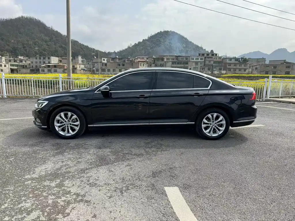 VOLKSWAGEN MAGOTAN 2020