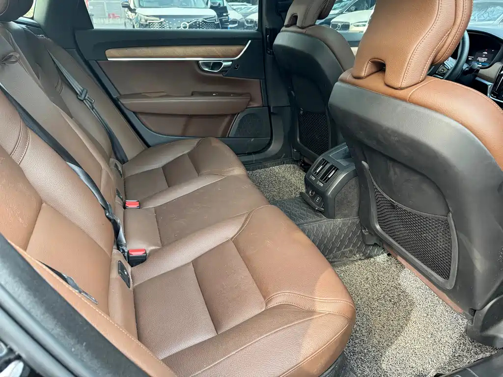 VOLVO S90 2022