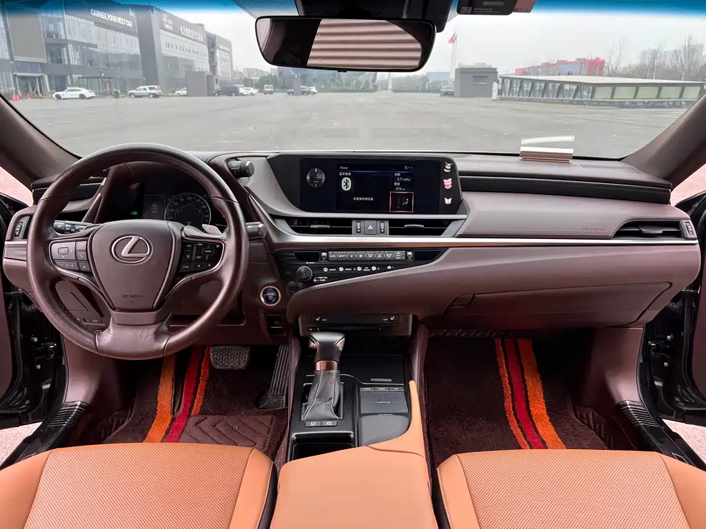 LEXUS ES 2019