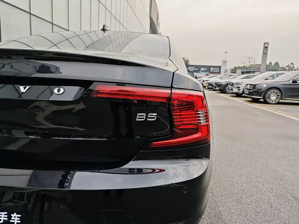 VOLVO S90 2022
