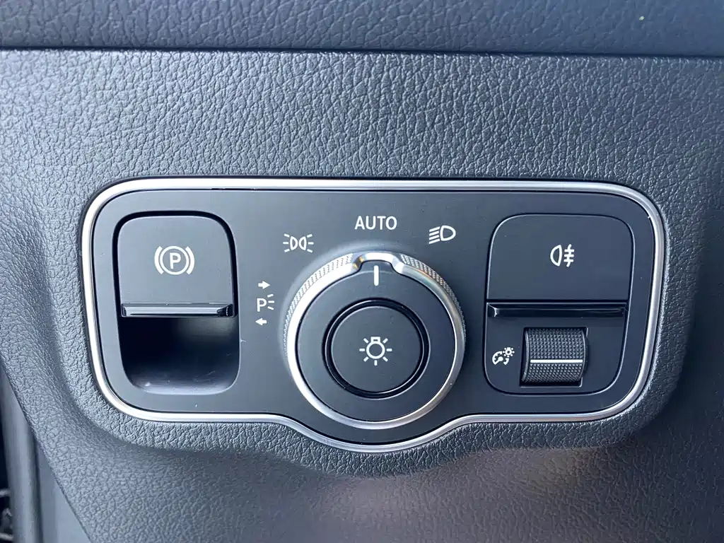 MERCEDES BENZ GLB 2023