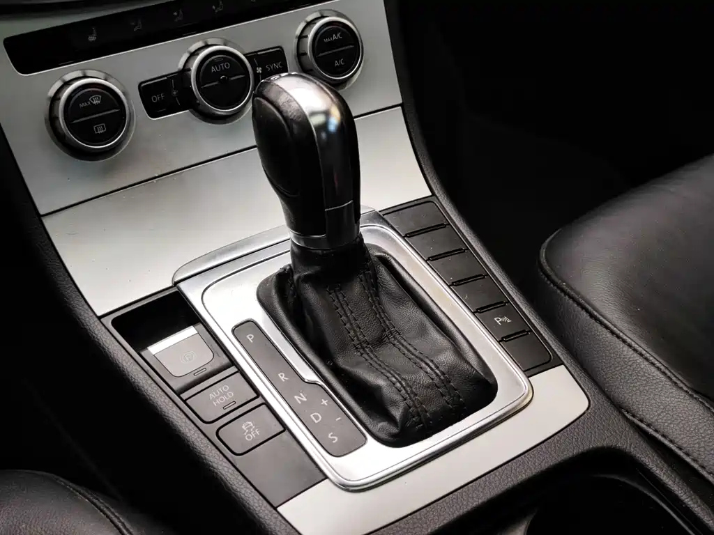 VOLKSWAGEN MAGOTAN 2013
