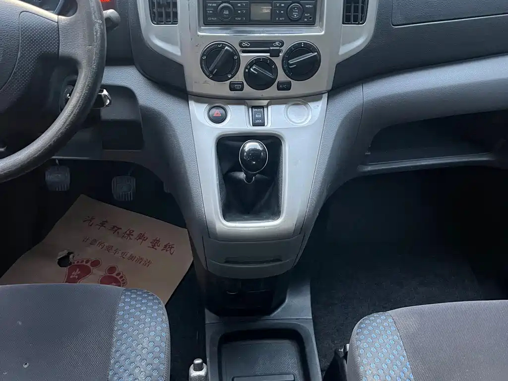 NISSAN NV200 2012
