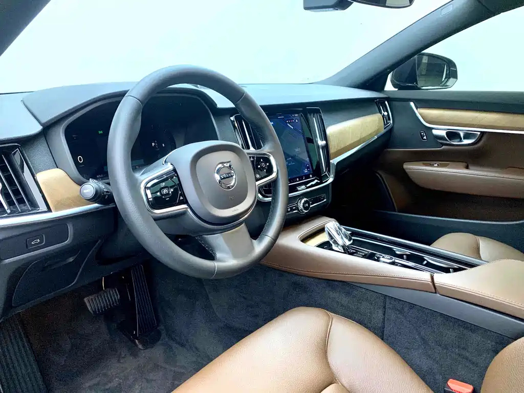 VOLVO S90 2023