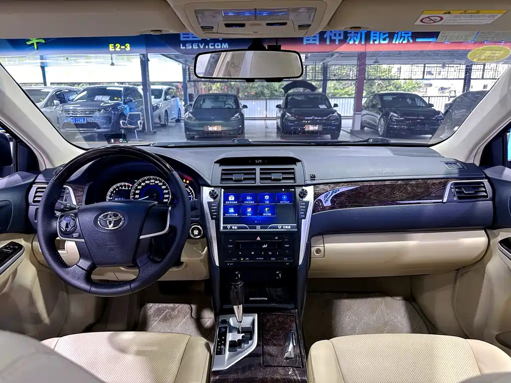 TOYOTA CAMRY 2016