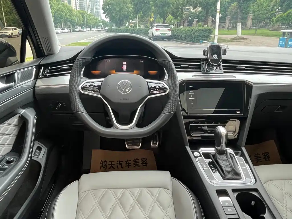 VOLKSWAGEN MAGOTAN 2023