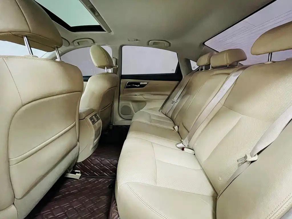NISSAN TEANA 2015
