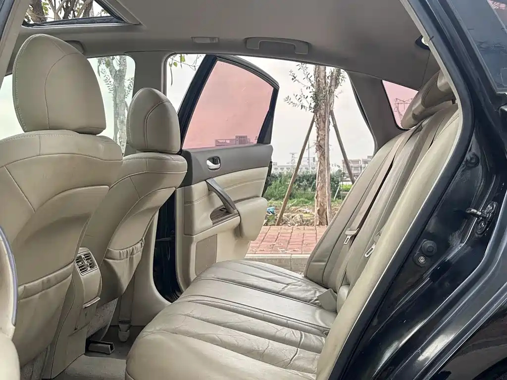 NISSAN TEANA 2011