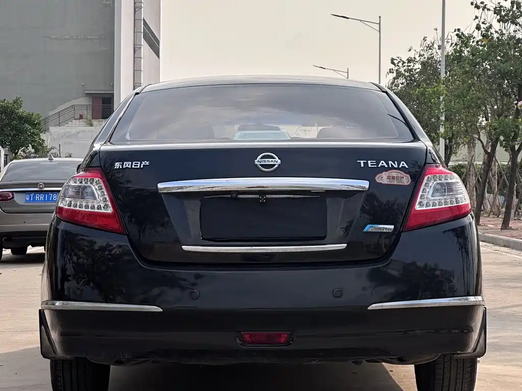 NISSAN TEANA 2011