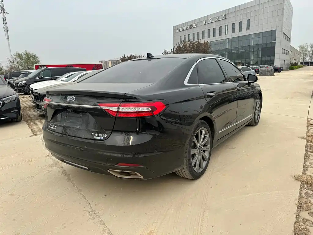 FORD TAURUS 2021