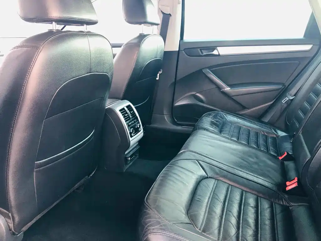 VOLKSWAGEN PASSAT 2015