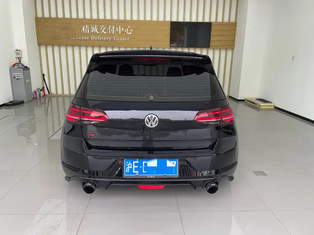 VOLKSWAGEN GOLF 2020