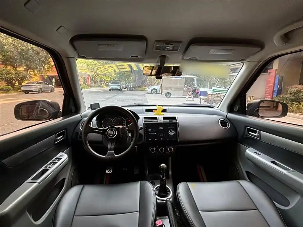 SUZUKI SWIFT 2016