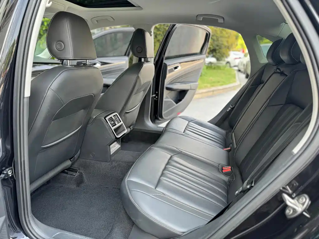 VOLKSWAGEN PASSAT 2021