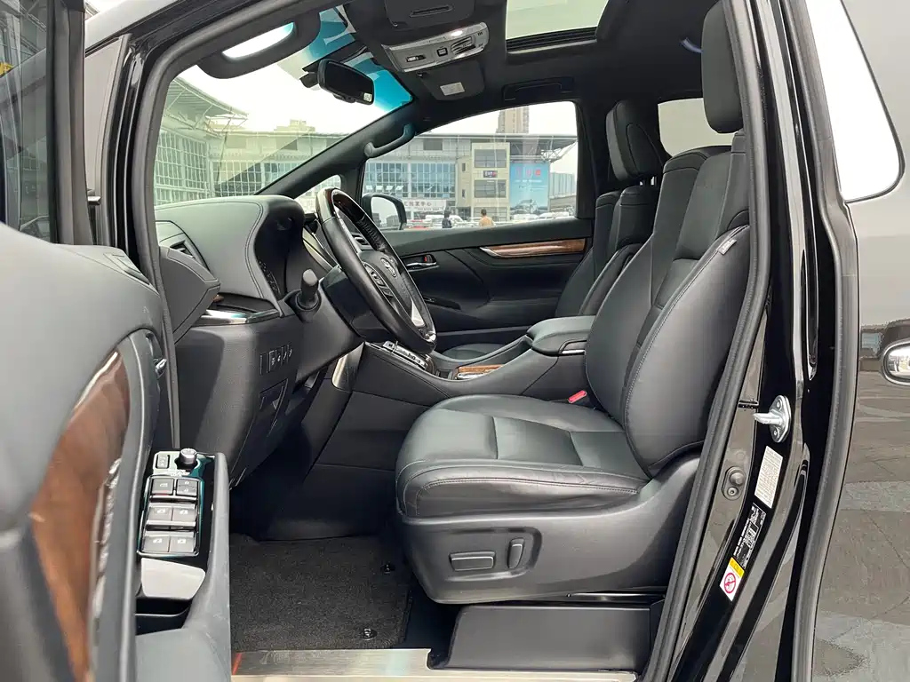 TOYOTA ALPHARD 2018