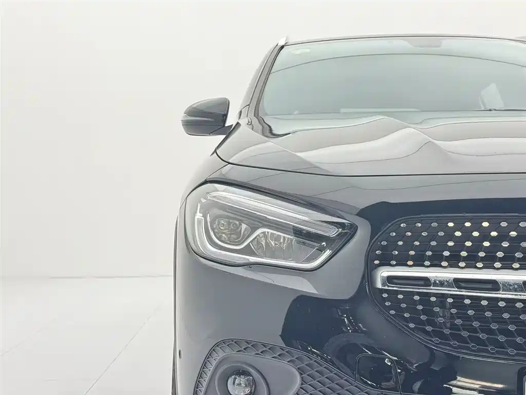 MERCEDES BENZ GLA 2021