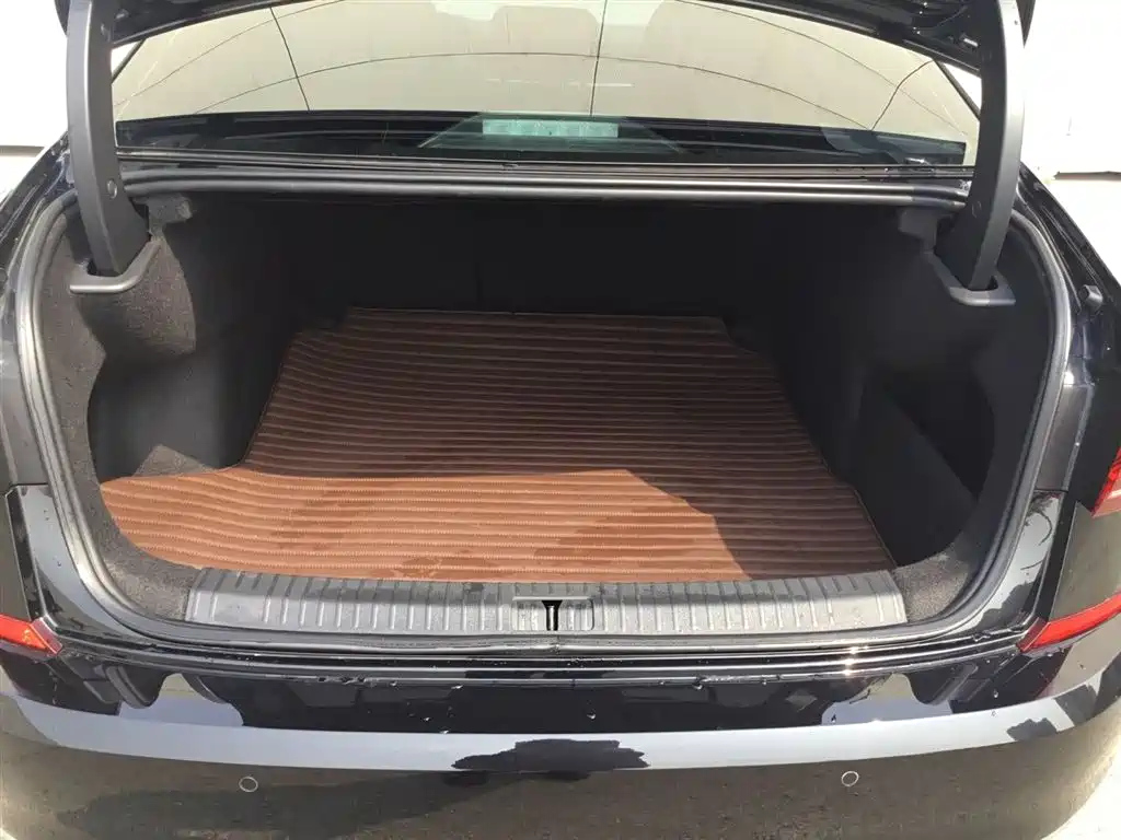 VOLKSWAGEN PASSAT 2022