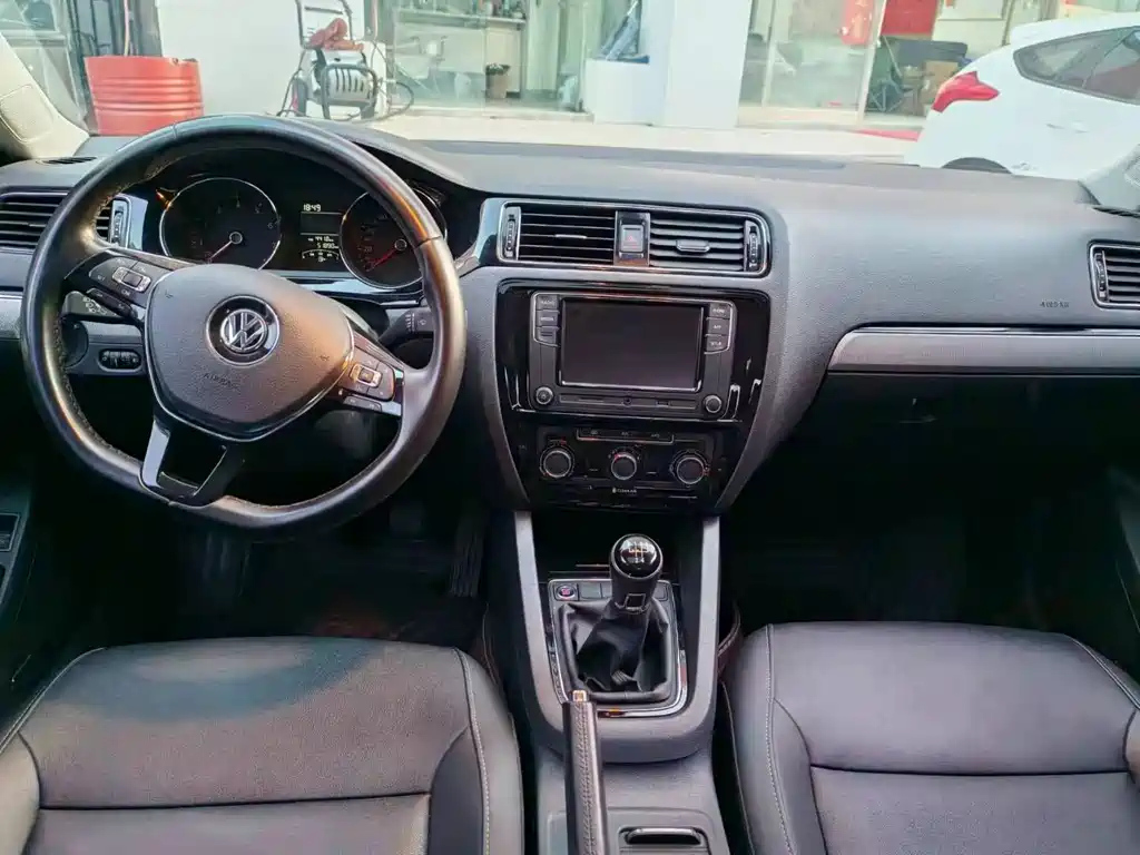 VOLKSWAGEN SAGITAR 2018
