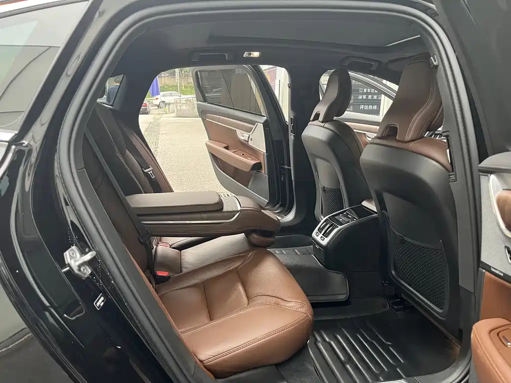 VOLVO S90 2021