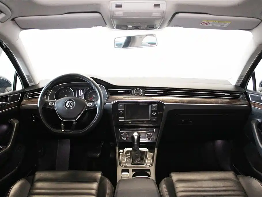 VOLKSWAGEN MAGOTAN 2020