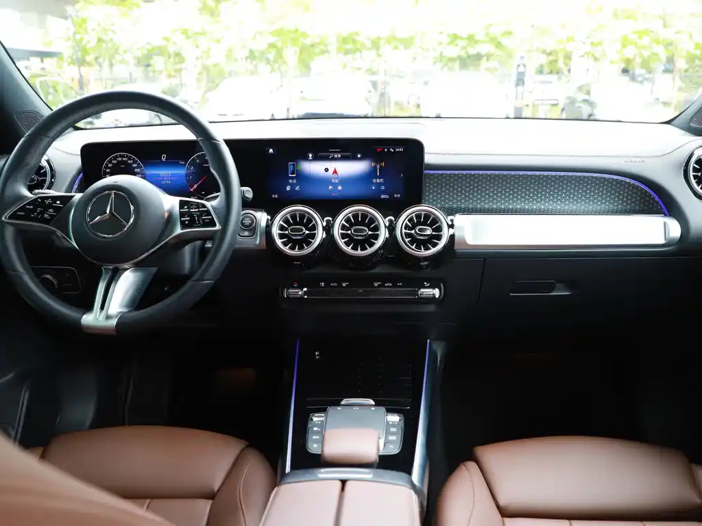 MERCEDES BENZ GLB 2024
