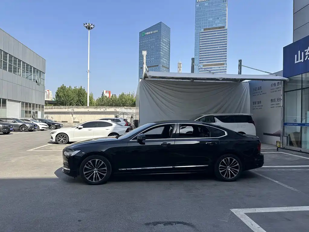 VOLVO S90 2023