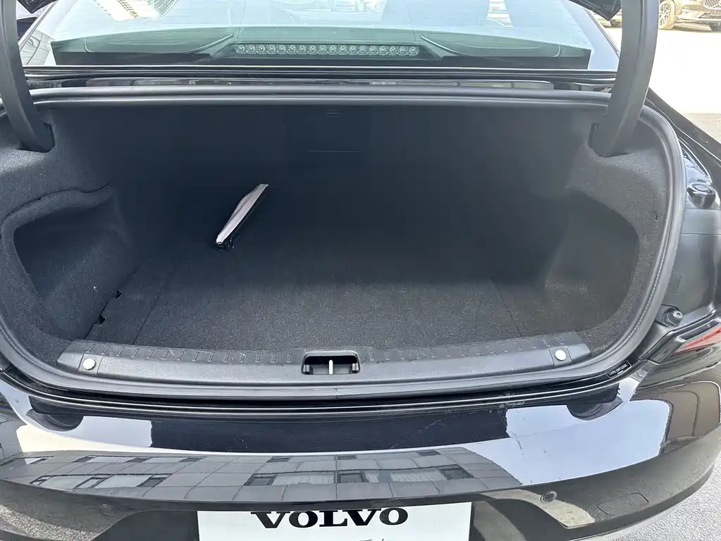 VOLVO S90 2023